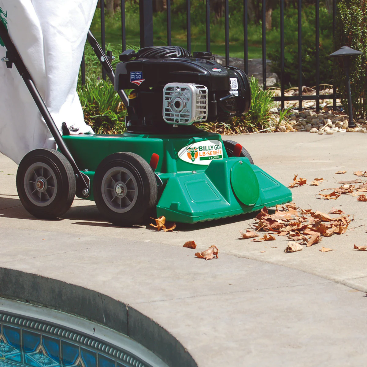 Billy Goat LB352 Vacuum [883059] - A light and maneuverable entry level vacuum featuring superior suction! - Image 3