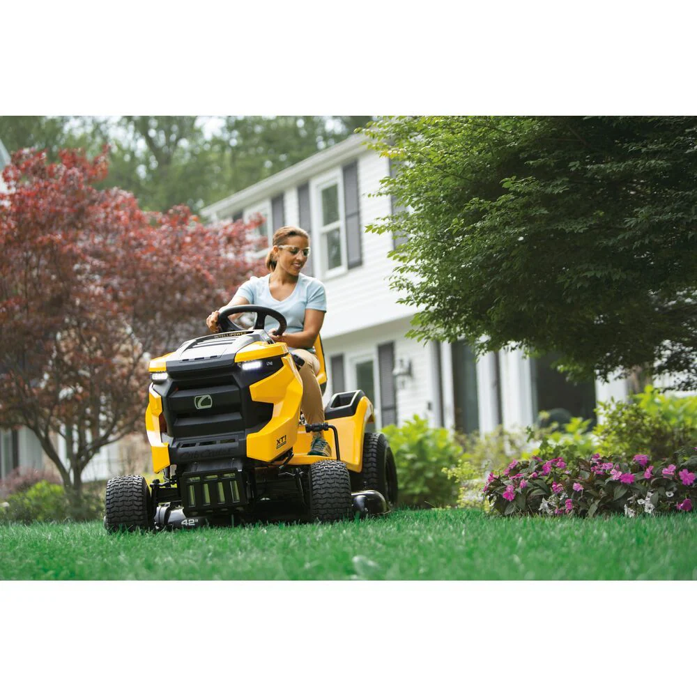 Cub Cadet Enduro XT1 18/42 - With a powerful 18HP Kawasaki V-Twin engine. - Image 4