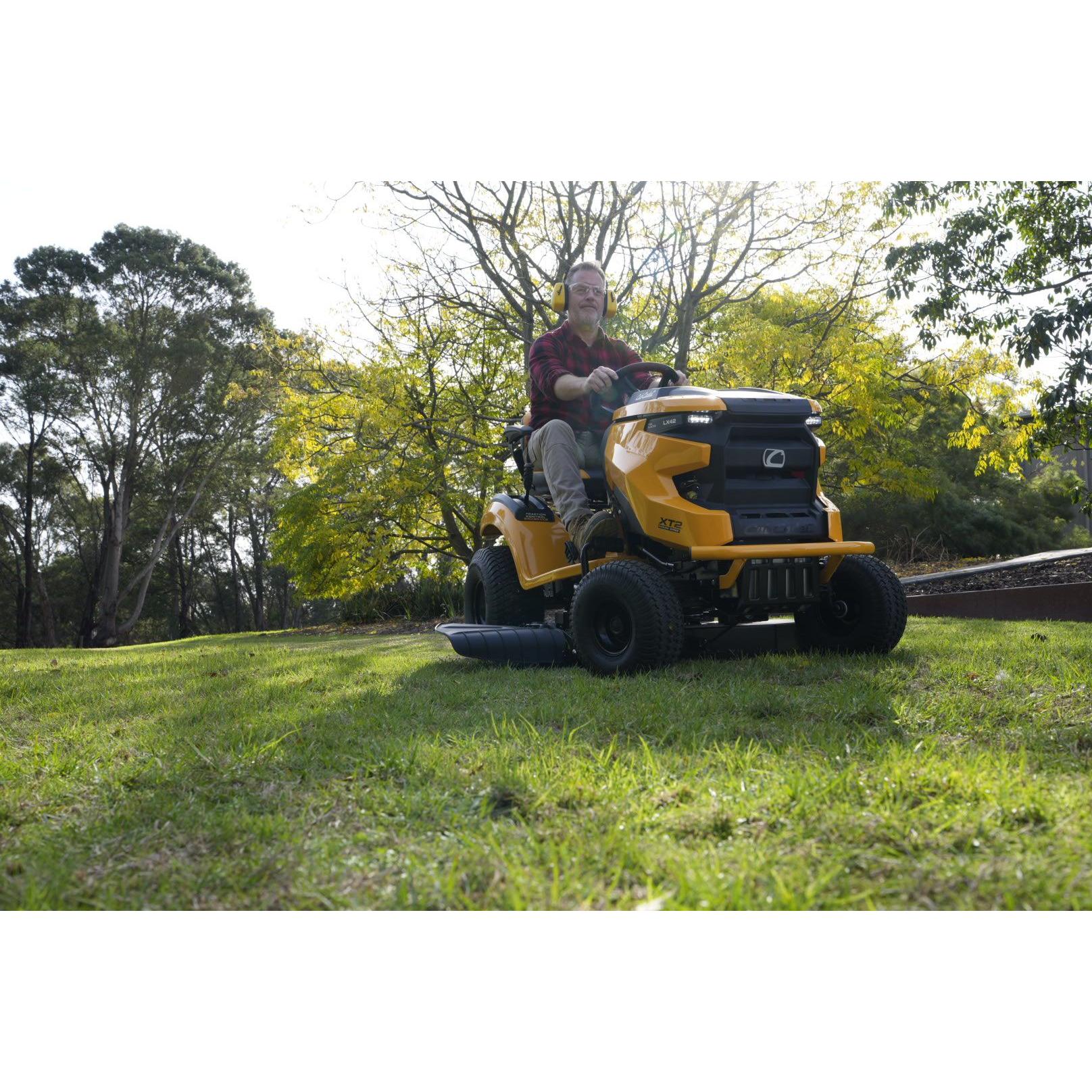 Cub Cadet Enduro XT2 42 K - Suited to large blocks up to small acreage. - Image 2