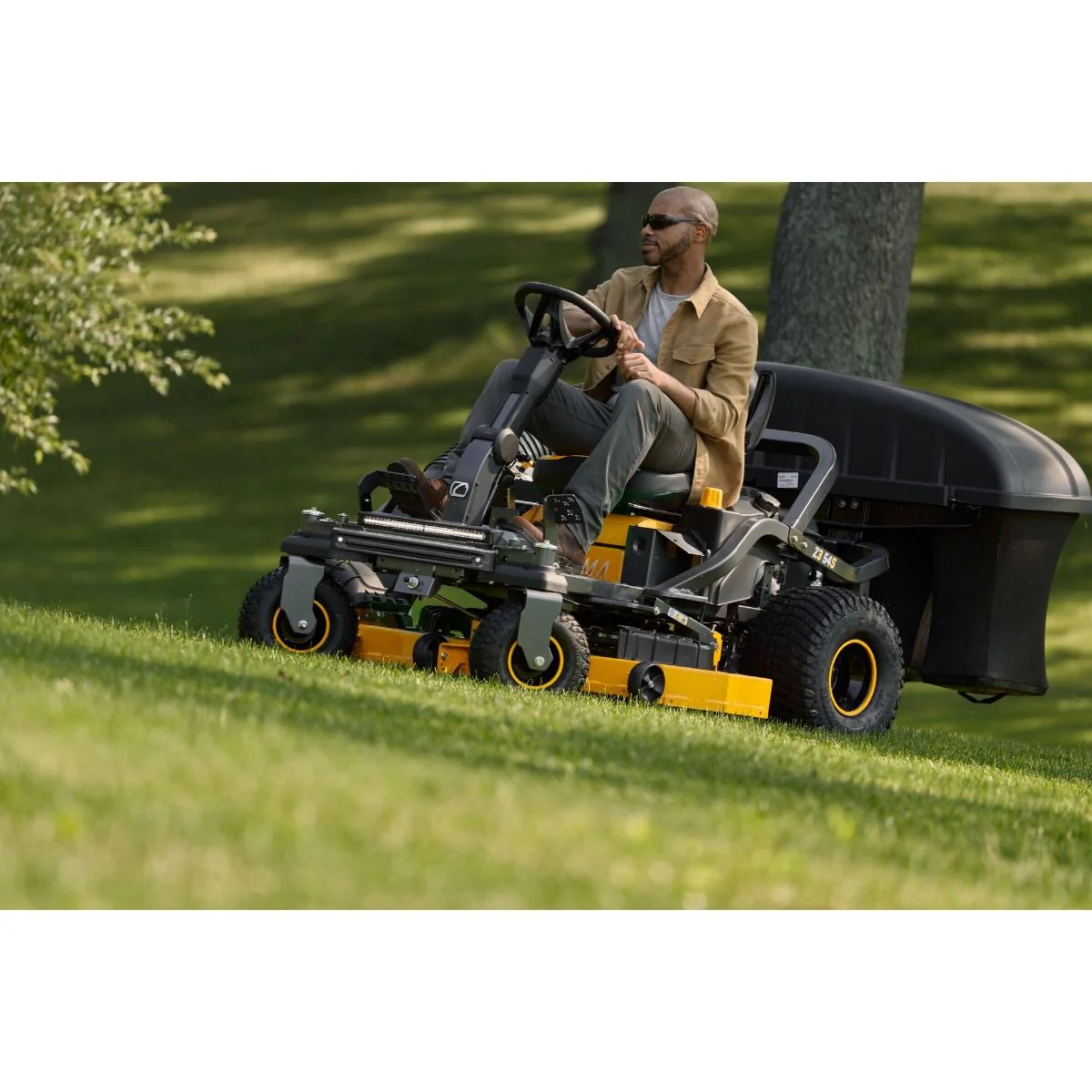 Cub Cadet Z3 60 S Zero Turn Mower - Comfort, easy adjustments, and aggressive tires ideal for challenging terrain and professional-quality mowing. - Image 13