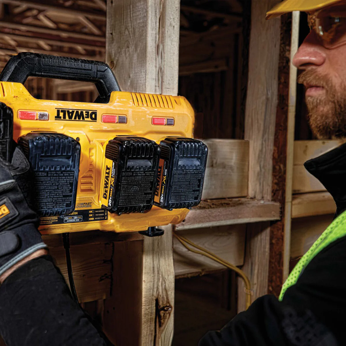 DeWALT 18V XR 4-Port 8A Charger - Multi-voltage charger, fast-charging 4x DeWALT XR batteries simultaneously - Image 3