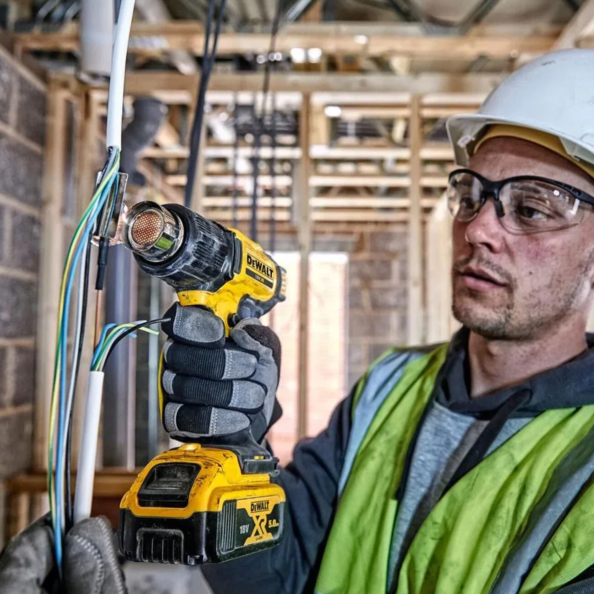 DeWALT 18V XR Li-Ion Heat Gun - Cordless heat gun for on-site applications, 530°C max, compact design - Image 4