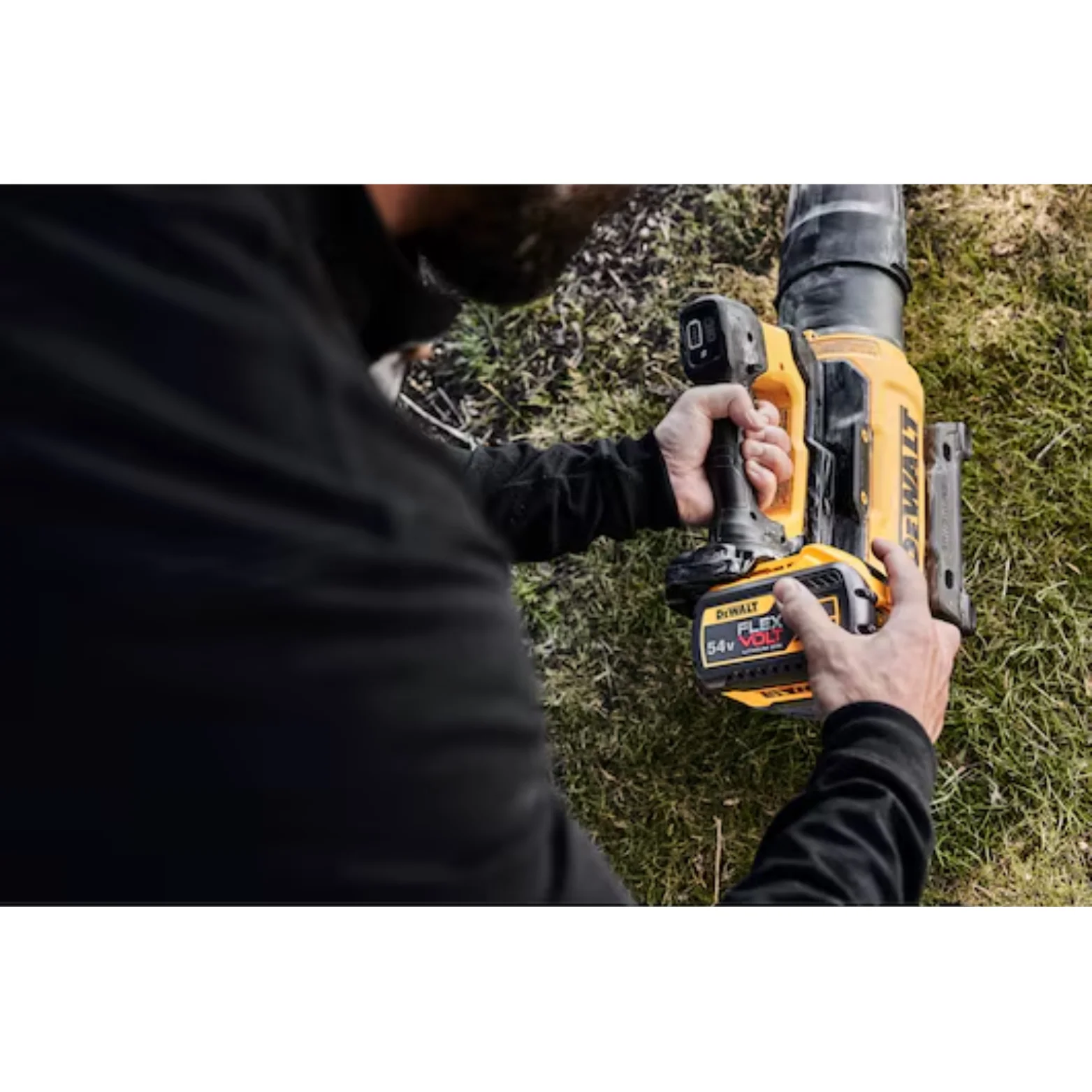 DeWALT 54V XR FLEXVOLT Axial Blower 9Ah Kit - Features a brushless motor for a quiet operation and an excellent power-to-weight ratio - Image 3