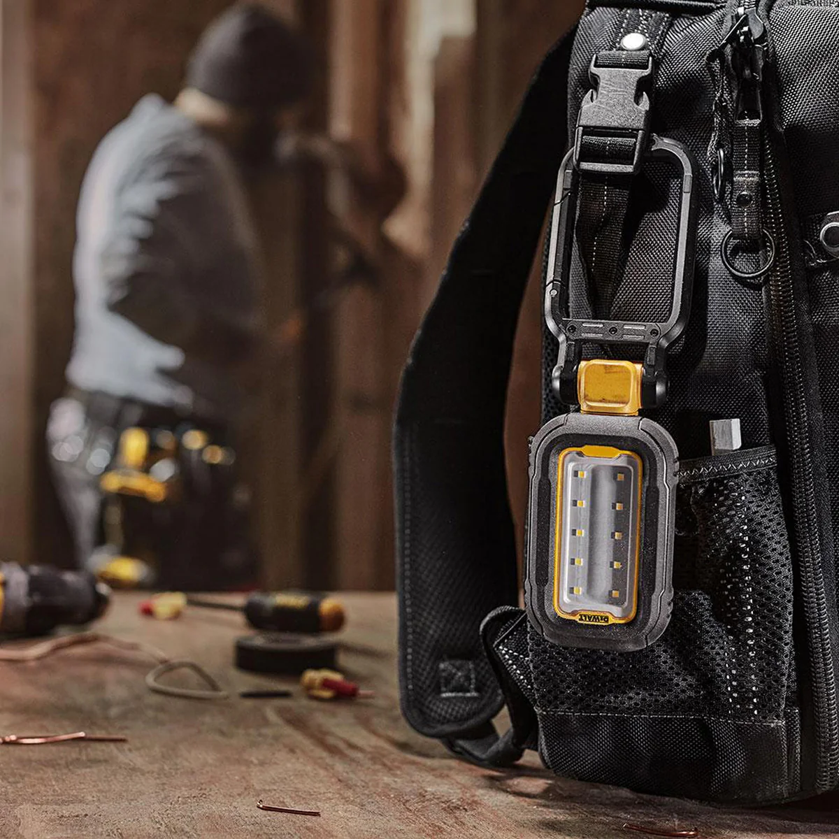DeWALT USB-C Chargeable Task Light - 1000 lumens, 3 modes, 12-hour battery, IP54, ergonomic grip, easy to use - Image 3