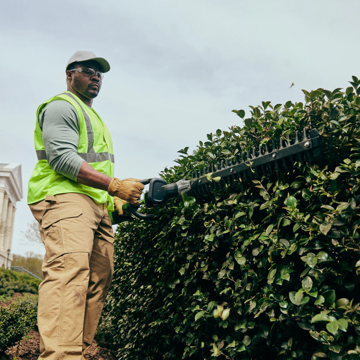 Greenworks 82PH30F 82V Short Pole Trimmer [2301307AU] - Professional battery hedge trimmer with up to 4300 strokes per minute! - Image 4