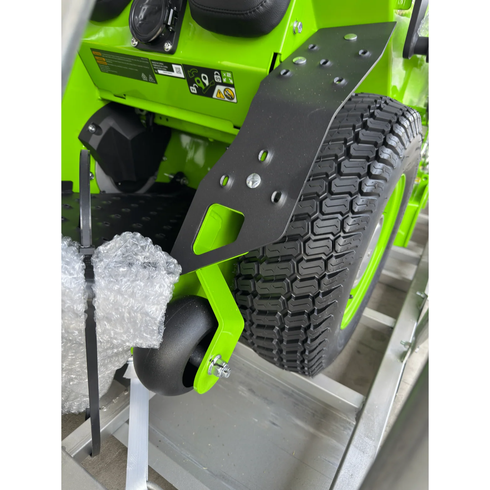 Greenworks CZ32S8X 82V OptimusZ 32" Stand-On Zero Turn Mower (8kWh) [7401207AU] - Commercial 8kWh Stand-On Zero Turn, 5hours runtime, 4G GPS connectivity! - Image 3