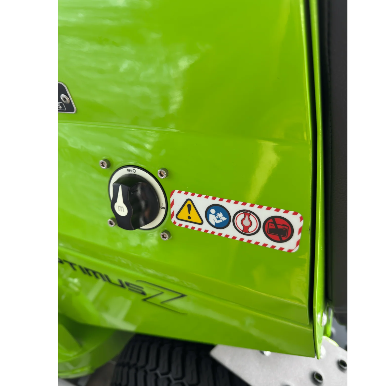 Greenworks CZ32S8X 82V OptimusZ 32" Stand-On Zero Turn Mower (8kWh) [7401207AU] - Commercial 8kWh Stand-On Zero Turn, 5hours runtime, 4G GPS connectivity! - Image 4