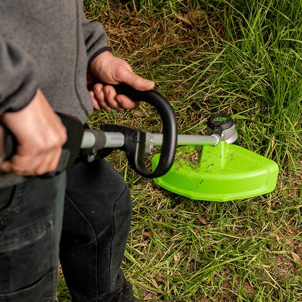 Greenworks ST60L04 60V Pro 40cm Straight Shaft String Trimmer - Lighter and has the power of a petrol trimmer. - Image 2