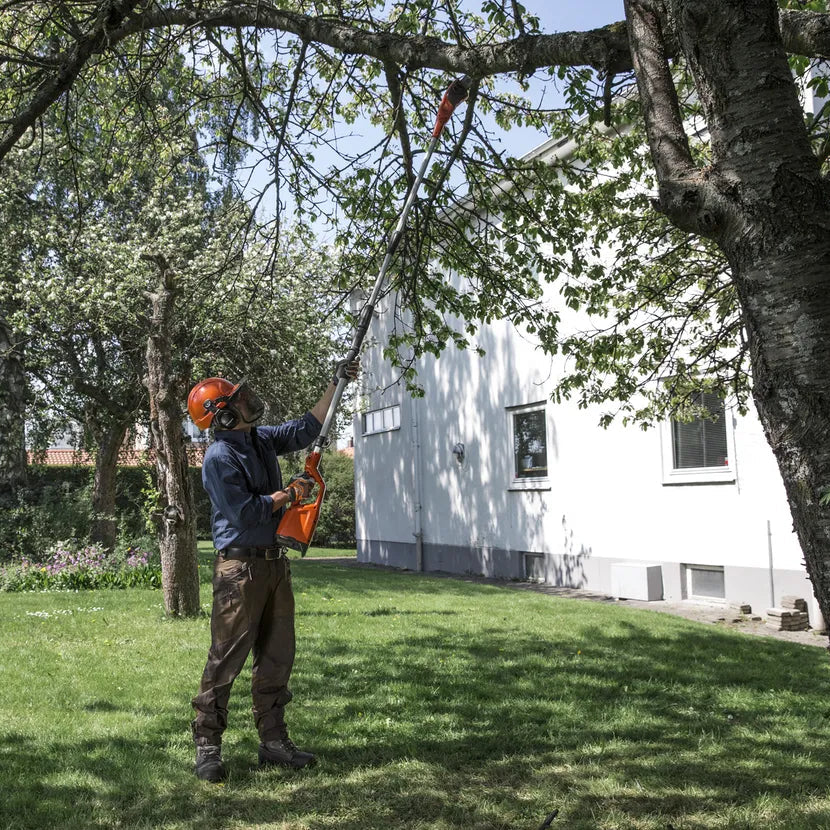 Husqvarna 120iTK4-P Battery Pole Saw - Versatile pole saw with a long reach. - Image 3