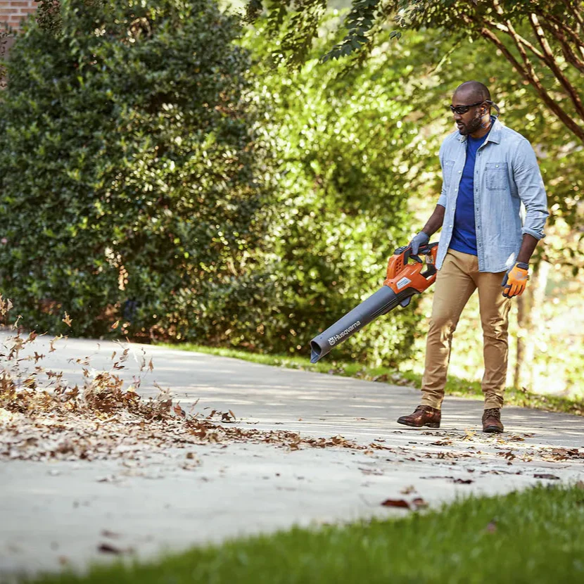 Husqvarna 230iB Battery Blower - Powerful and easy-to-use blower with cruise control. - Image 3
