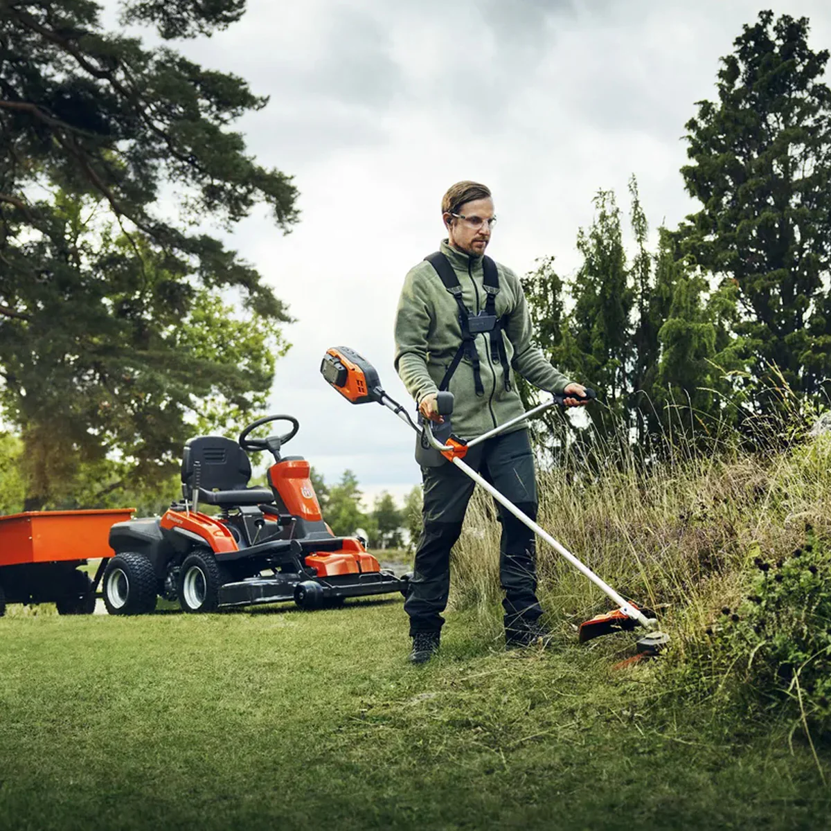 Husqvarna 325iR Battery Brushcutter - 36V battery brushcutter with cutting power equivalent to 25cc petrol motor. - Image 6
