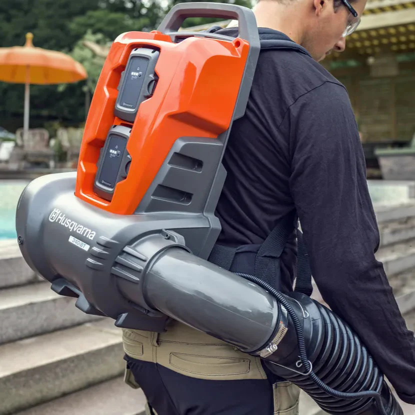 Husqvarna 340iBT Battery Leaf Blower - Powerful and well-balanced leaf blower - Image 4