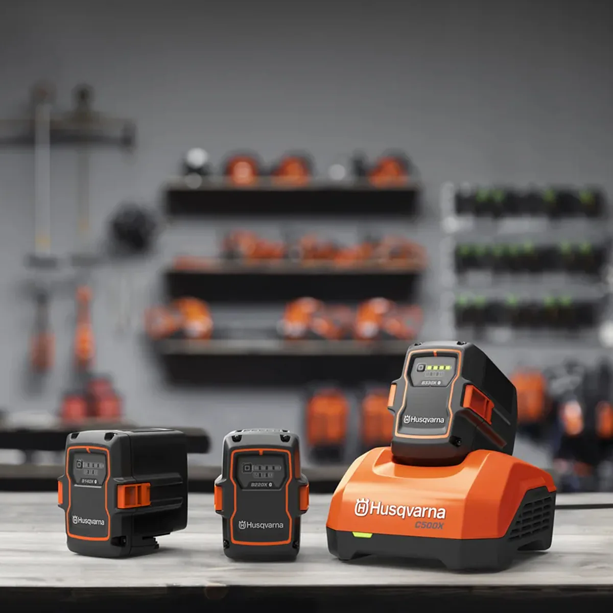 Husqvarna 40-B330X Battery - Powerful 36V battery with 9 Ah capacity. Designed for demanding professional applications - Image 4