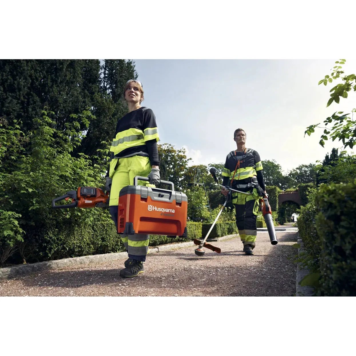 Husqvarna 40-C1000X4 Mutli-Bay Battery Charger - Efficient and smart high-power charging wherever you want. - Image 4