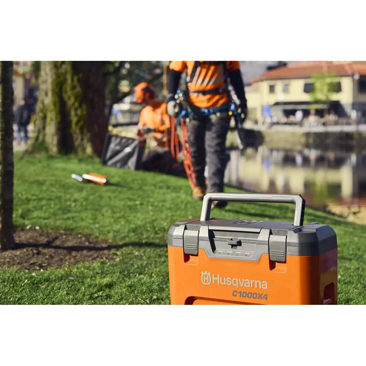 Husqvarna 40-C1000X4 Mutli-Bay Battery Charger - Efficient and smart high-power charging wherever you want. - Image 6
