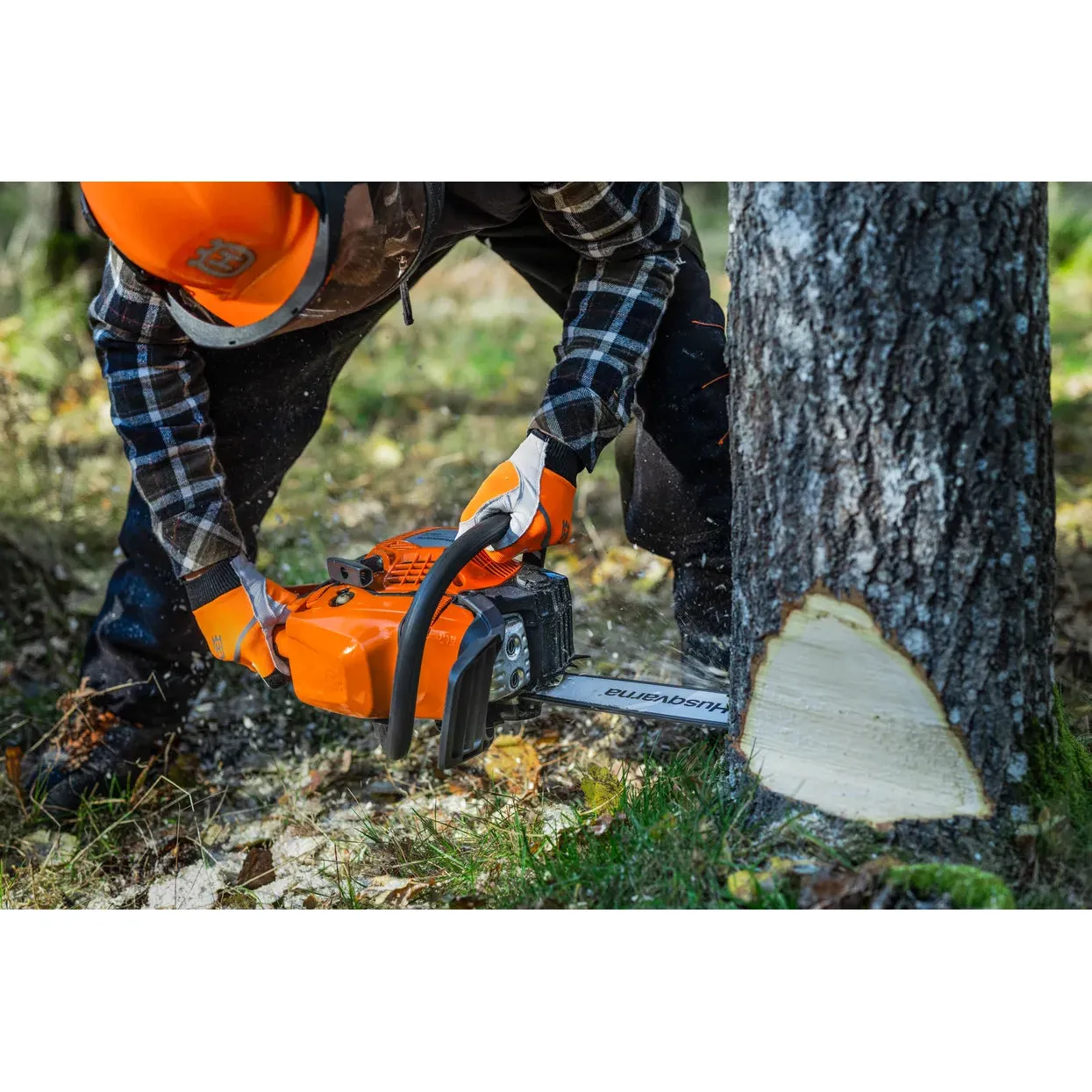 Husqvarna 445S Chainsaw - Robust and versatile chainsaw with Smart Start®. A cutting experience that lasts. - Image 4