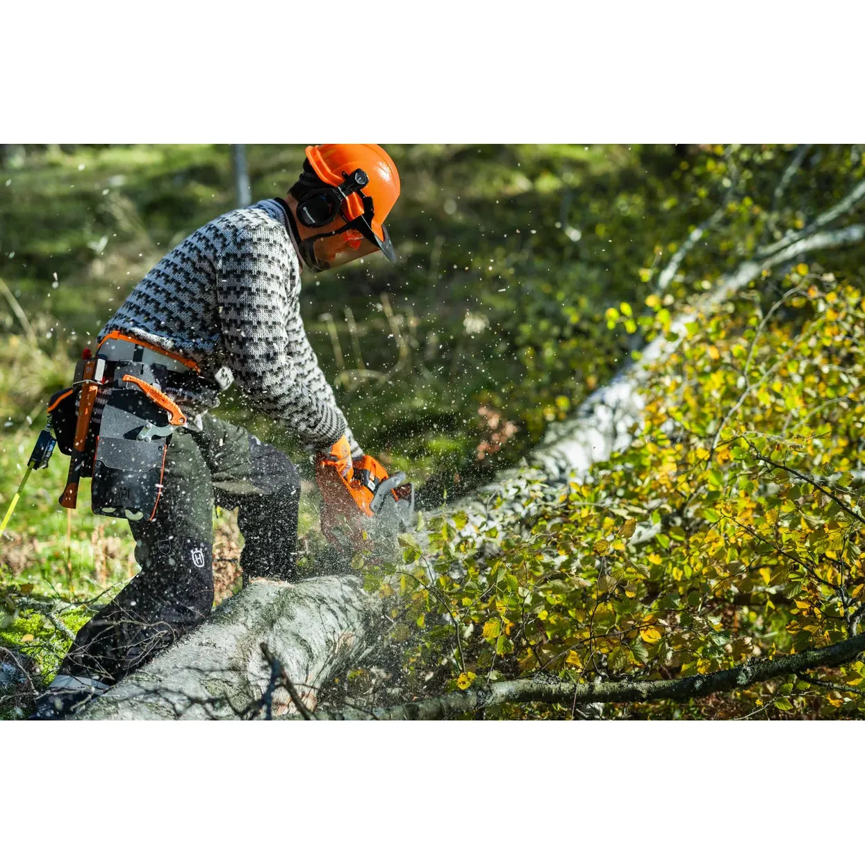 Husqvarna 450S Chainsaw - Powerful and Robust chainsaw with Smart Start®. You will feel the power, not the weight. - Image 3
