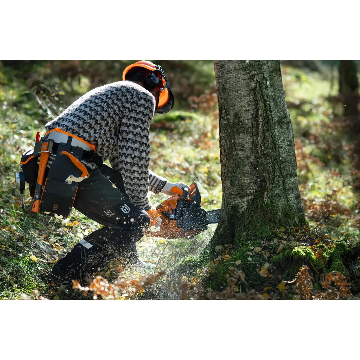 Husqvarna 450S Chainsaw - Powerful and Robust chainsaw with Smart Start®. You will feel the power, not the weight. - Image 4