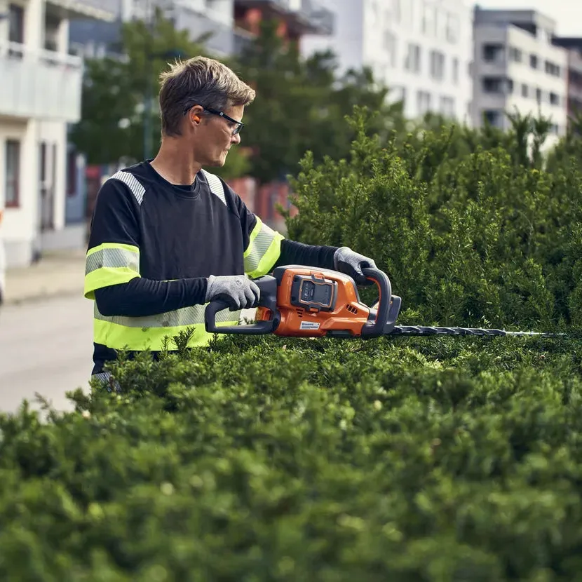 Husqvarna 522iHDR60 Battery Hedge Trimmer - Battery hedge trimmer with coarse cut blades and integrated connectivity. - Image 7