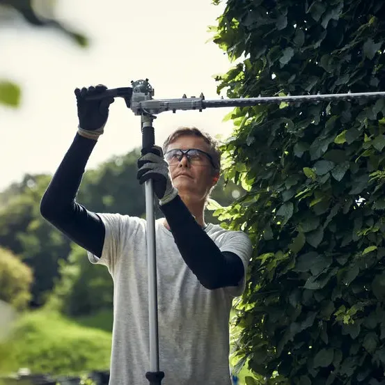 Husqvarna 525iHE4 Battery Hedge Trimmer - Battery-powered pole hedge trimmer with 4m reach and adjustable cutter bar - Image 4