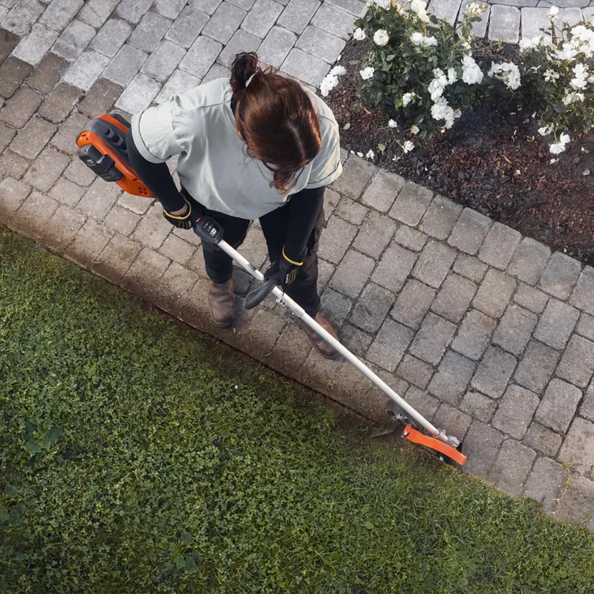 Husqvarna 525iLK Combi Trimmer - High-performance battery combi machine with integrated connectivity. - Image 4