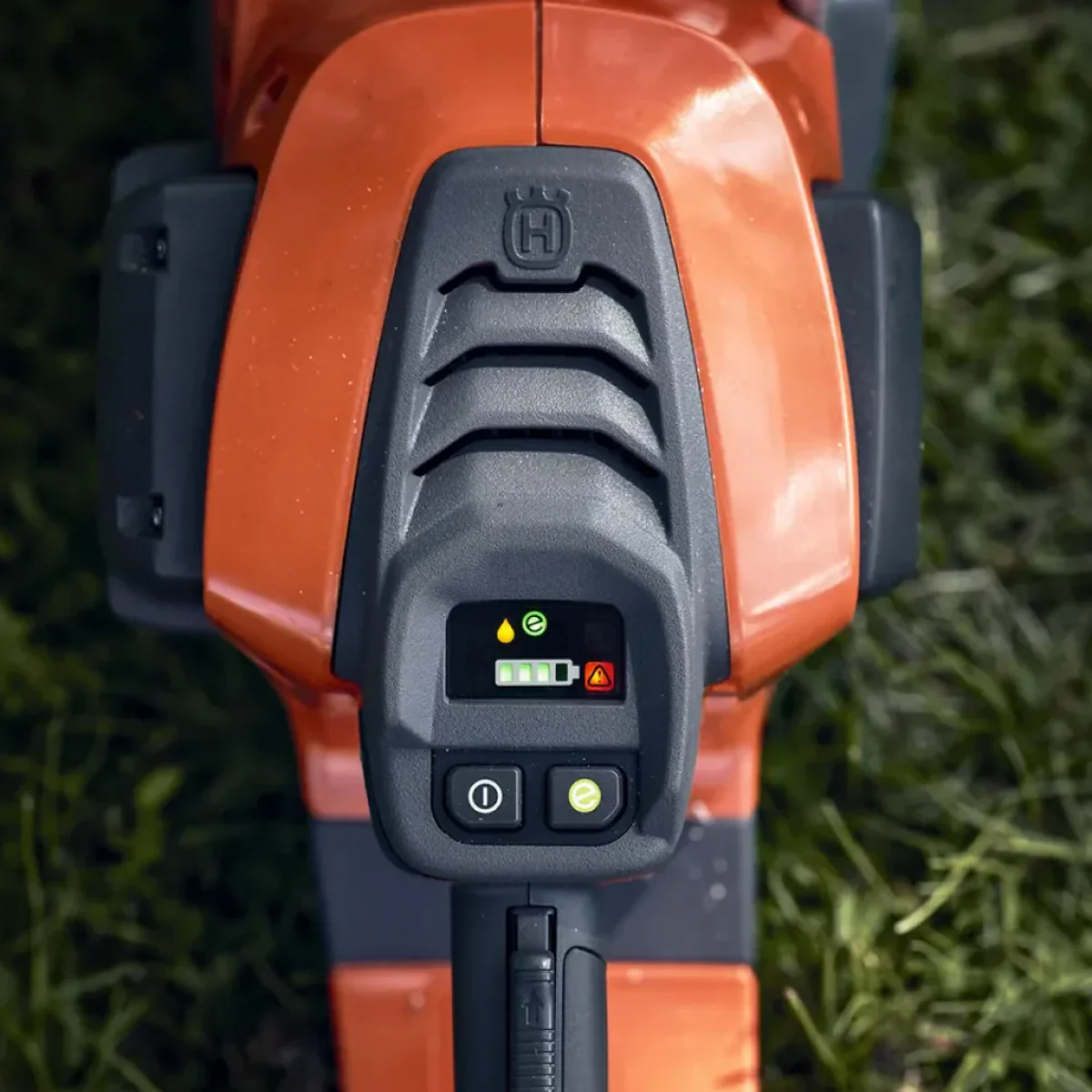 Husqvarna 542iXP Battery Chainsaw - 36V Professional Battery Saw with 16in Bar, outstanding cutting capacity! - Image 3