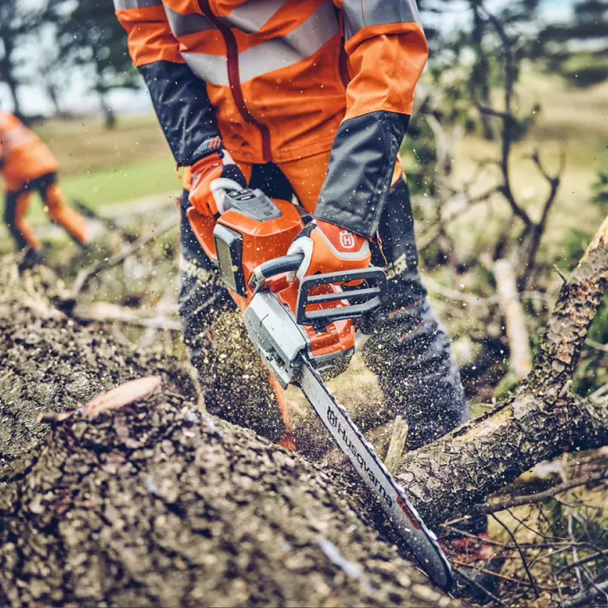 Husqvarna 542iXP Battery Chainsaw - 36V Professional Battery Saw with 16in Bar, outstanding cutting capacity! - Image 5