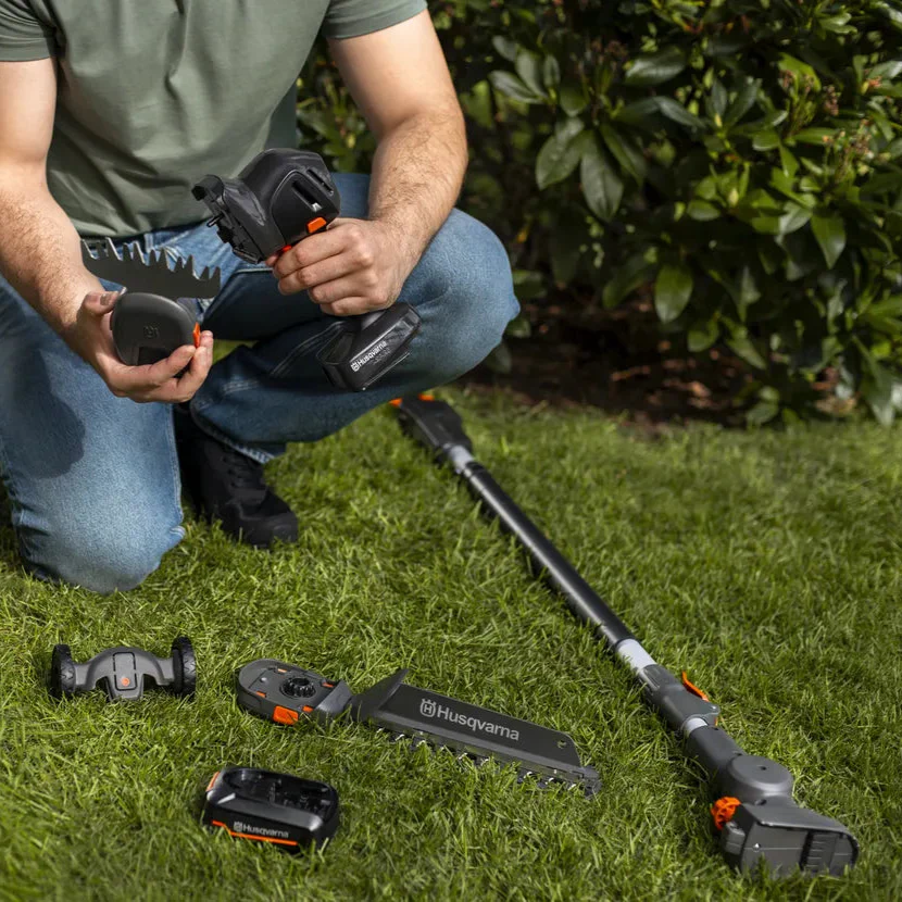 Husqvarna Aspire™ 18V S20 Shrub Shear - Multi-purpose tool for precision grass trimming and shaping of bushes. - Image 4