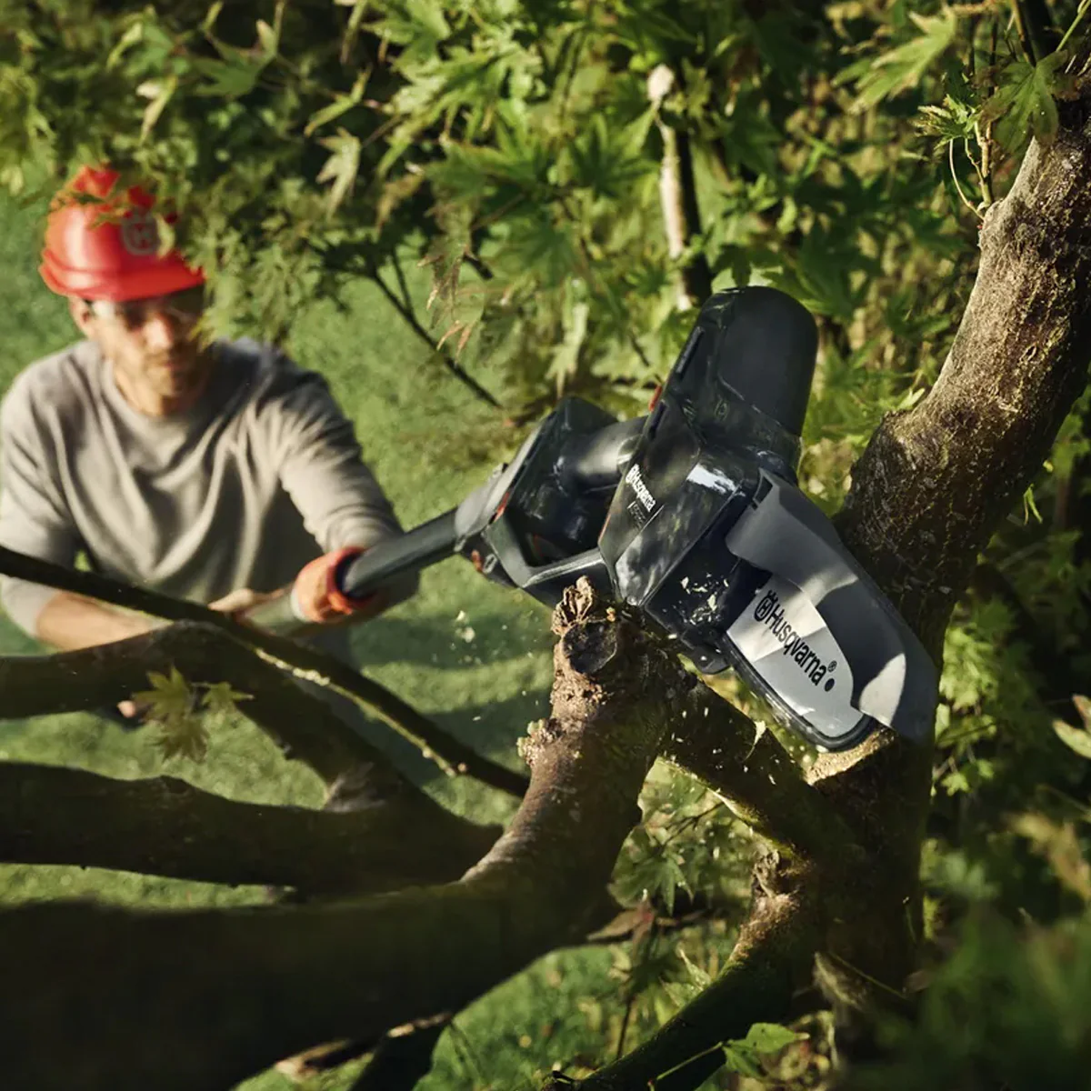 Husqvarna Aspire PE5 18V Pruner + Pole - 18V handheld pruner with 1.7m adjustable extension pole - cuts upto 75mm! - Image 3