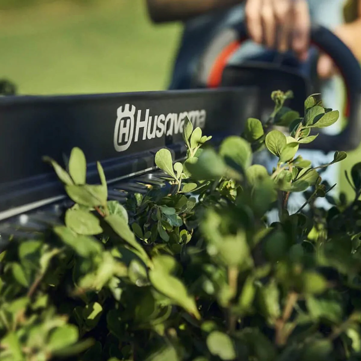 Husqvarna Aspire H50 18V Hedge Trimmer - Lightweight domestic 18v battery hedge trimmer! - Image 5
