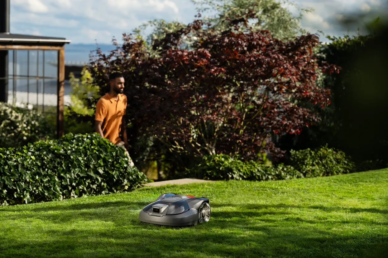 Husqvarna Automower® 308V - AI vision technology and 800 m² capacity - Image 6