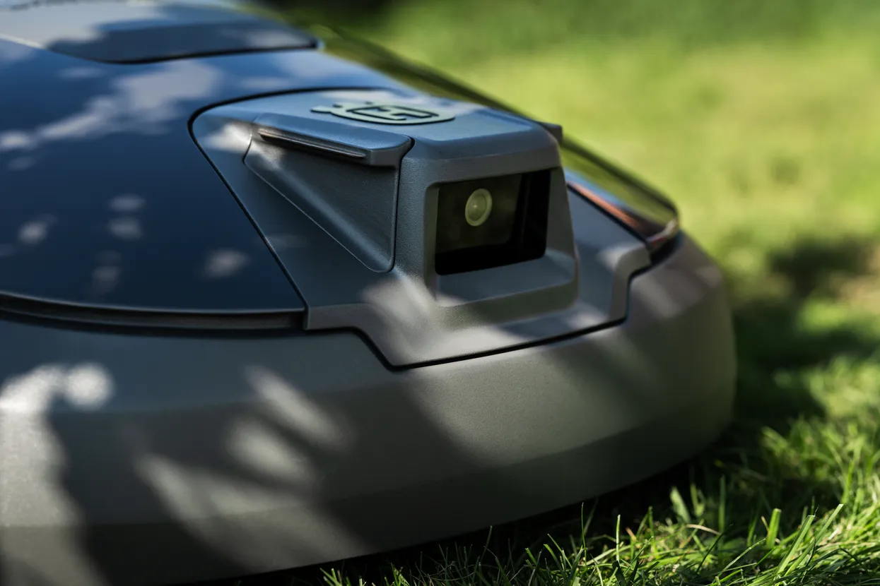 Husqvarna Automower® 308V - AI vision technology and 800 m² capacity - Image 8