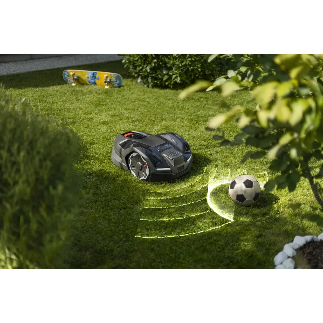 Husqvarna Automower® 405XE NERA - Robotic mower that trims the edges and avoids objects on the lawn. - Image 4