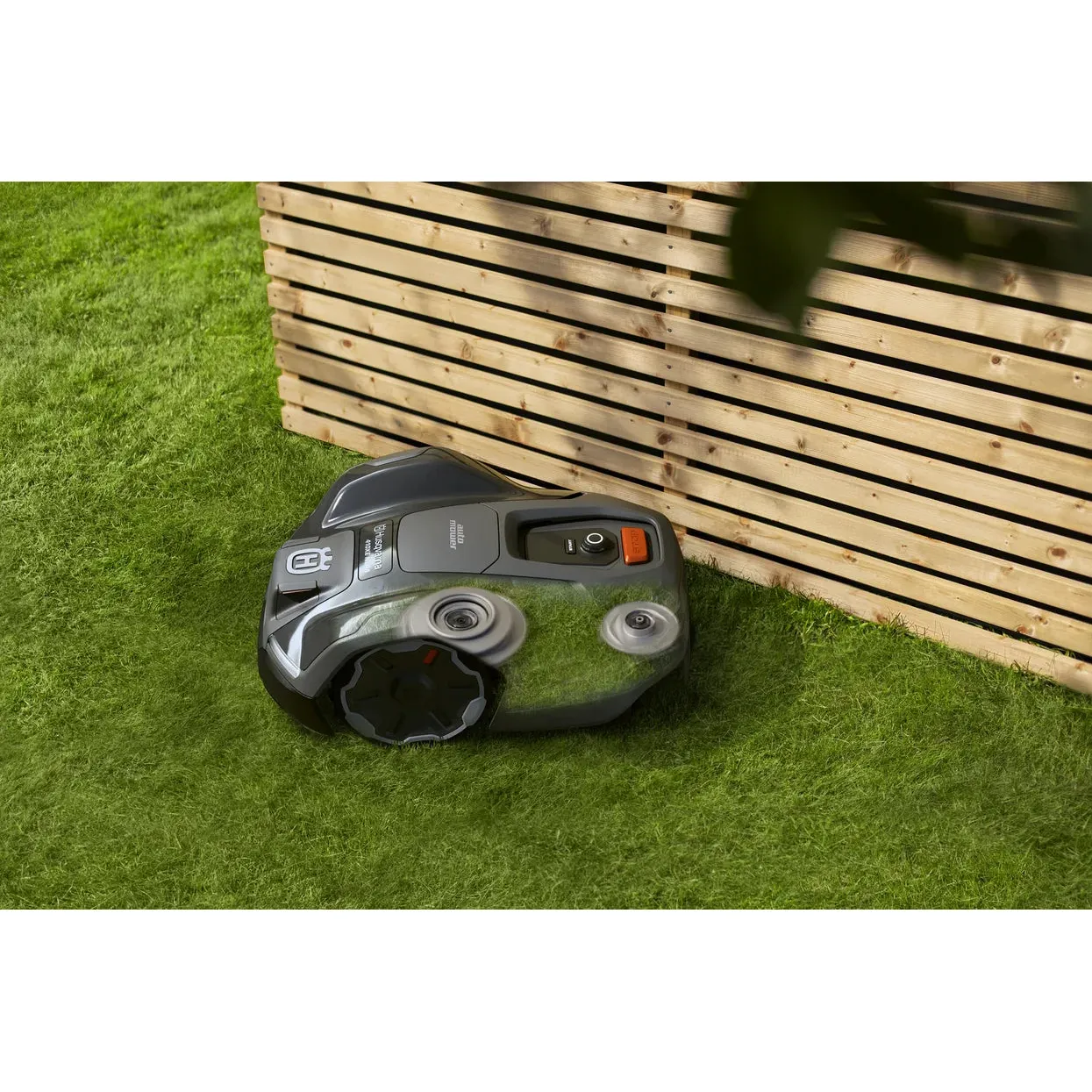 Husqvarna Automower® 410XE NERA - Robotic mower with EdgeCut and object avoidance - Image 10