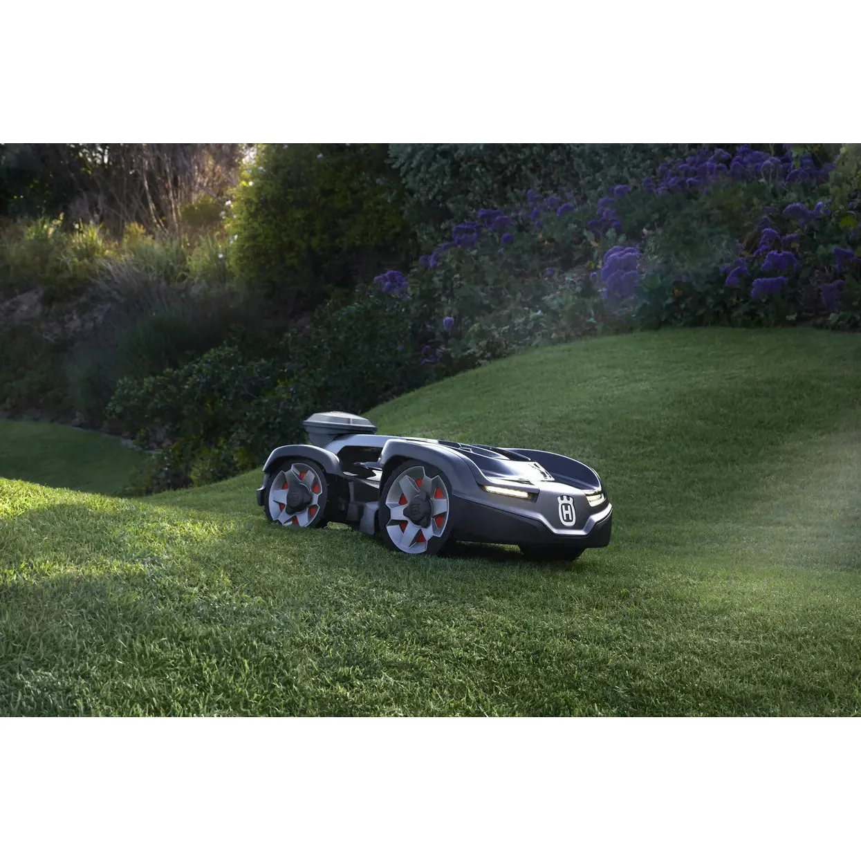 Husqvarna Automower® 435X AWD EPOS - Wire free AWD robotic mower that masters steep slopes up to 70%. - Image 4