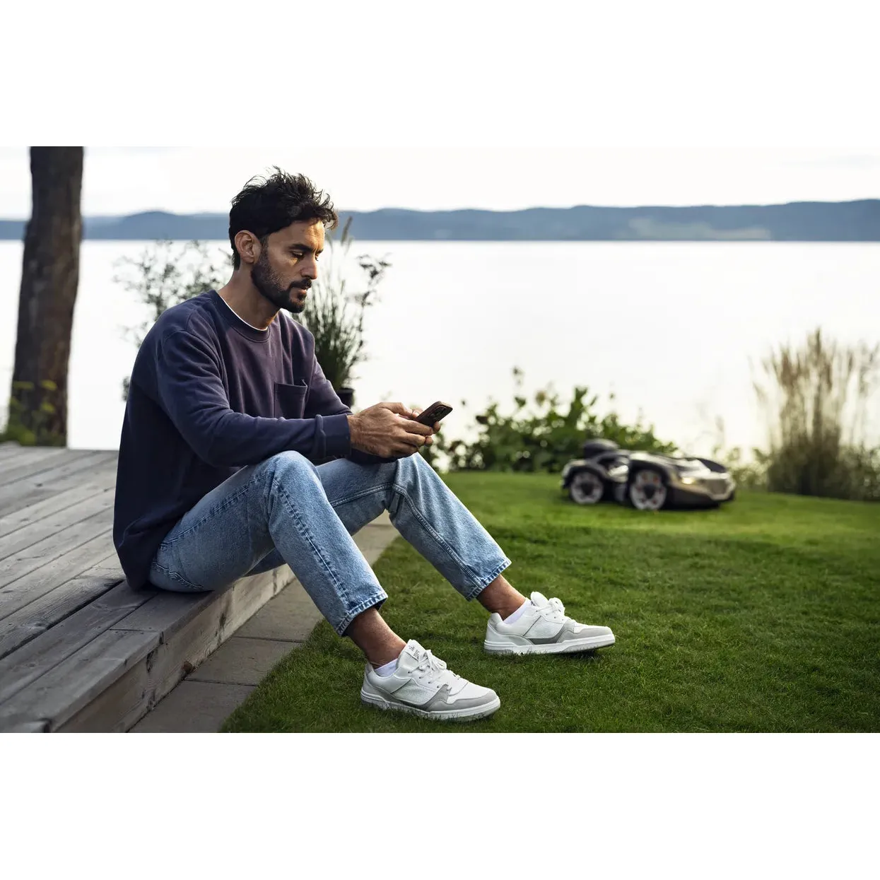 Husqvarna Automower® 435X AWD EPOS - Wire free AWD robotic mower that masters steep slopes up to 70%. - Image 5