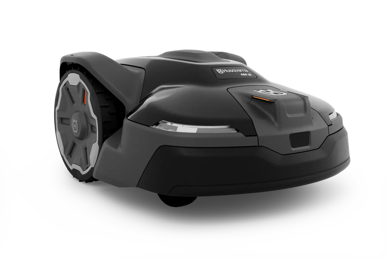 Husqvarna Automower® 440 iQ - Large lawn performance, effortlessly delivered – up to 2 acres / 8,000 m² capacity. - Image 6