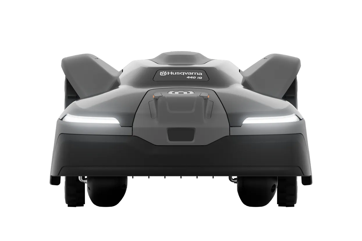 Husqvarna Automower® 440 iQ - Large lawn performance, effortlessly delivered – up to 2 acres / 8,000 m² capacity. - Image 8