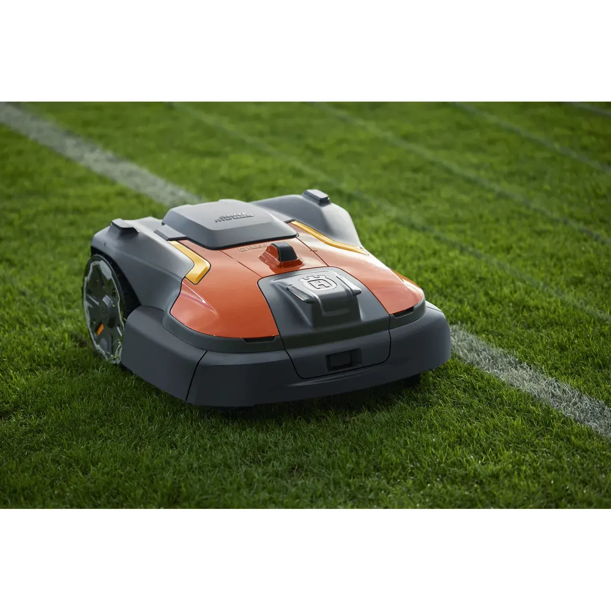 Husqvarna Automower® 580 EPOS® - Wire free robotic mower built for high-quality sports field mowing. - Image 4