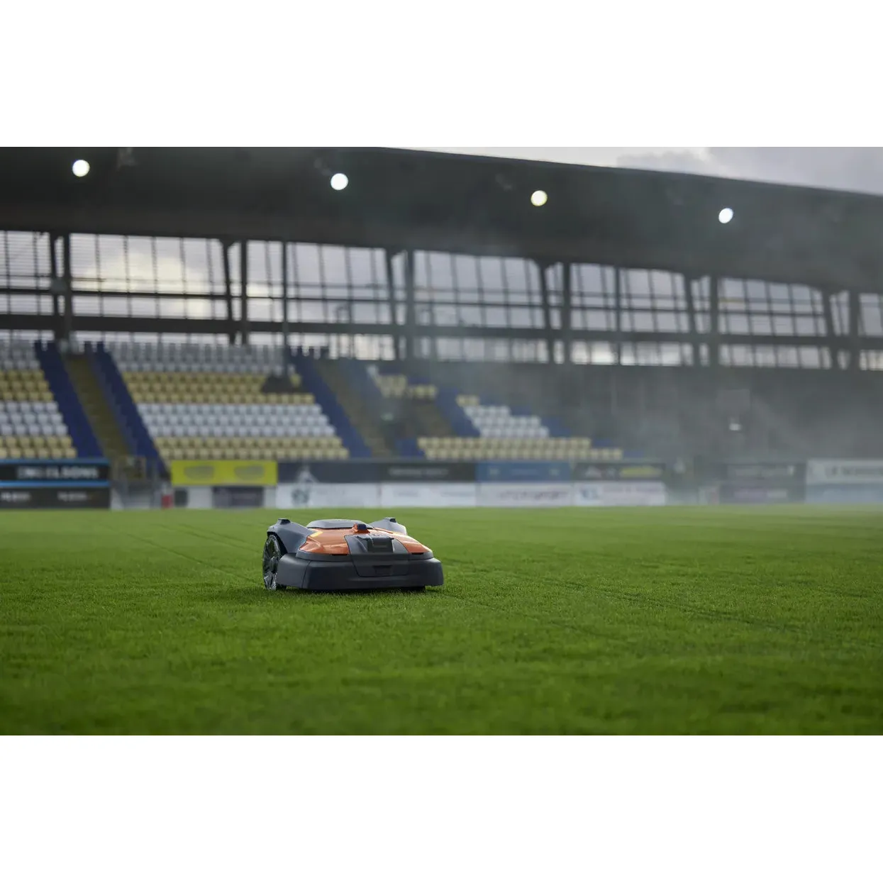 Husqvarna Automower® 580 EPOS® - Wire free robotic mower built for high-quality sports field mowing. - Image 5