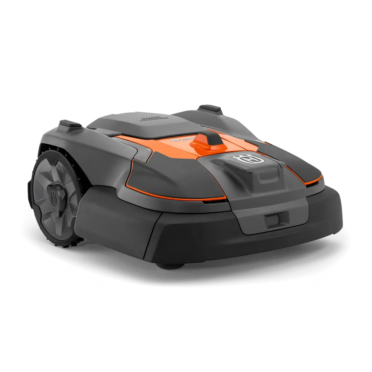 Husqvarna Automower® 580L EPOS® - Wire free robotic mower for precision mowing of golf courses.