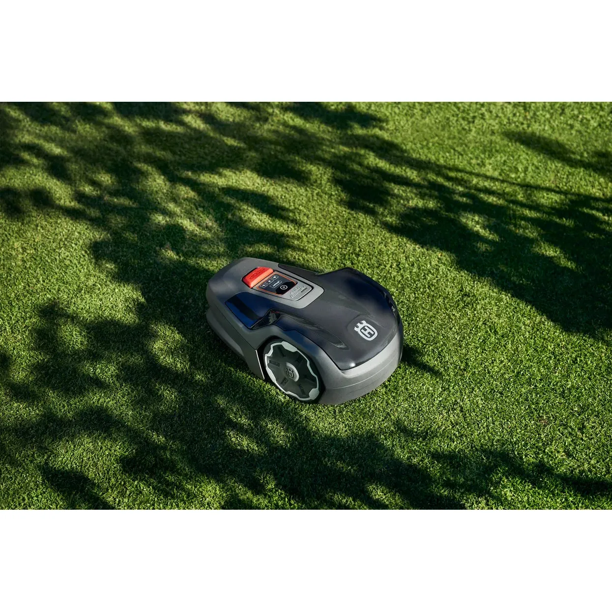 Husqvarna Automower® Aspire™ R4 - perfect for smaller lawns upto 400 m²! - Image 4