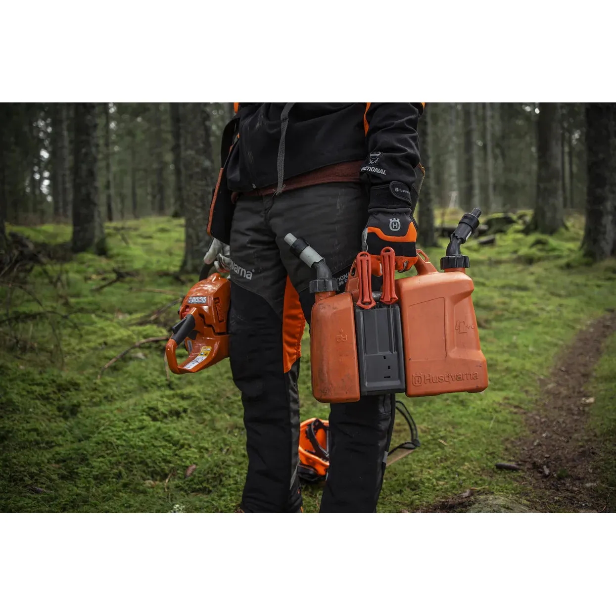Husqvarna Combi Can 5 + 2.5L - Refuel without splash or waste. - Image 3