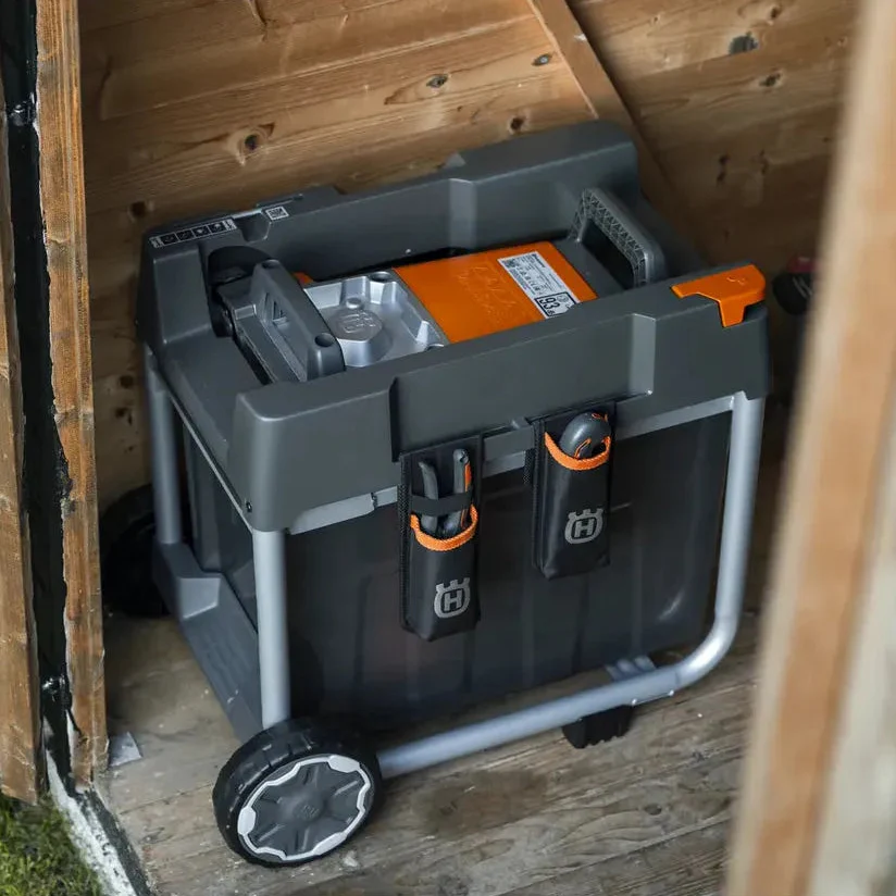 Husqvarna GS 340is Shredder - Battery-powered shredder for efficient debris disposal and smart storage. - Image 3