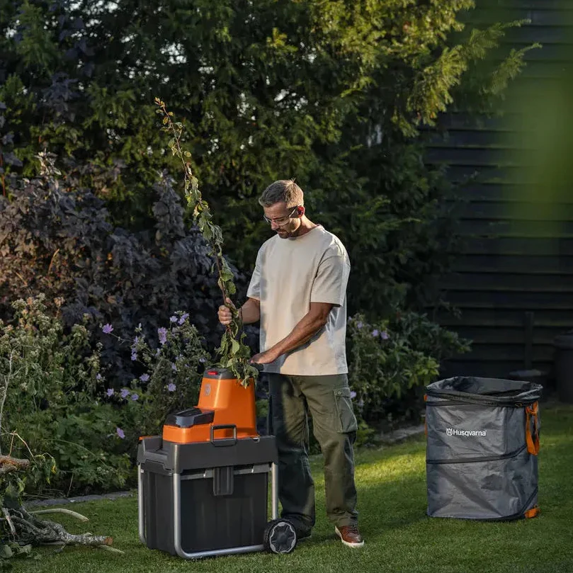 Husqvarna GS 340is Shredder - Battery-powered shredder for efficient debris disposal and smart storage. - Image 8