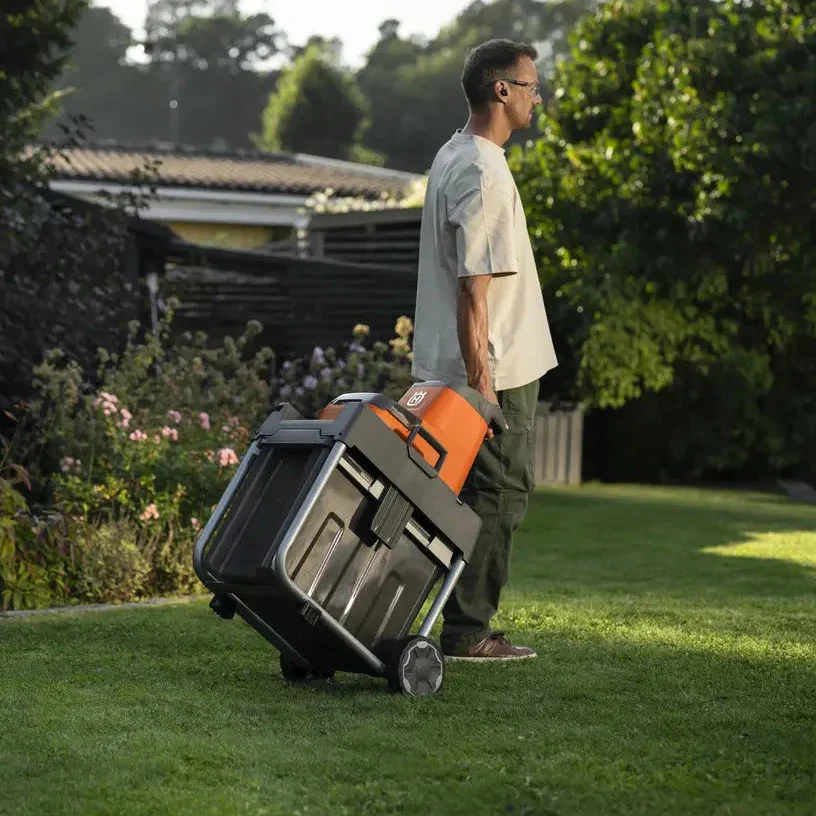 Husqvarna GS 340is Shredder - Battery-powered shredder for efficient debris disposal and smart storage. - Image 9