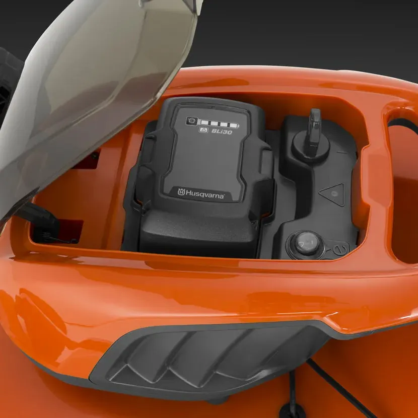 Husqvarna LC142i Battery Mower - Compact battery lawn mower for small and medium-sized lawns. - Image 3