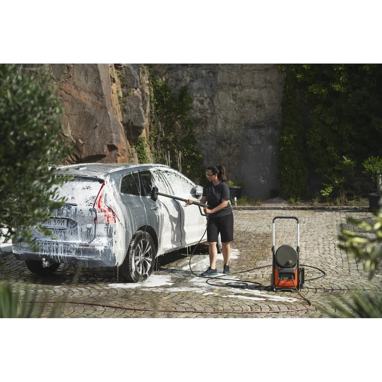 Husqvarna PW 370 - Demanding outdoor cleaning made easy and smart. - Image 2