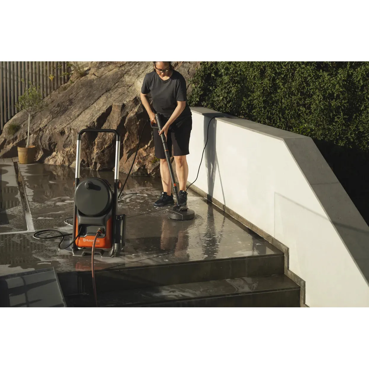 Husqvarna PW 370 - Demanding outdoor cleaning made easy and smart. - Image 3