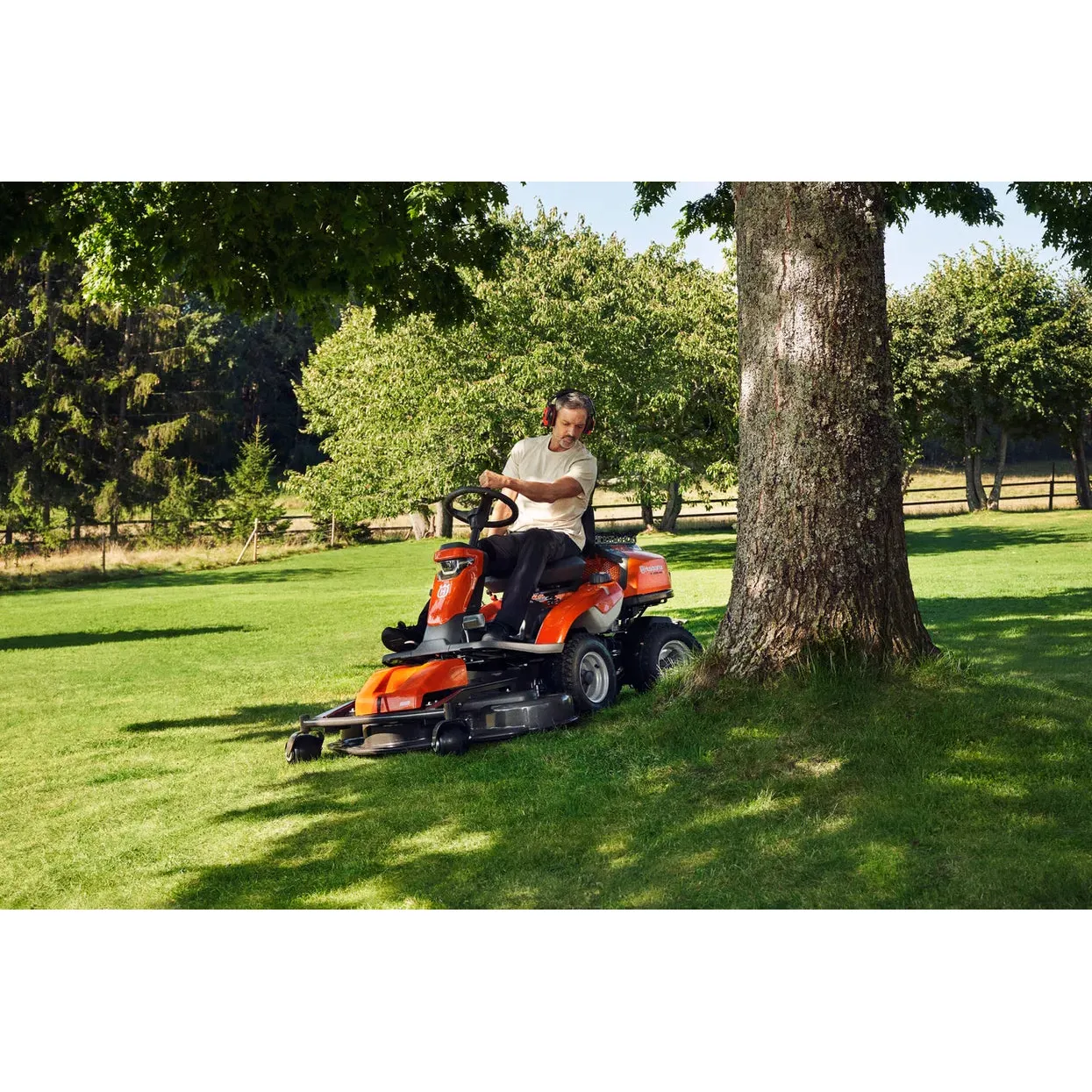 Husqvarna R 316TsX AWD - Versatile all-wheel drive Rider for year-round use. - Image 2